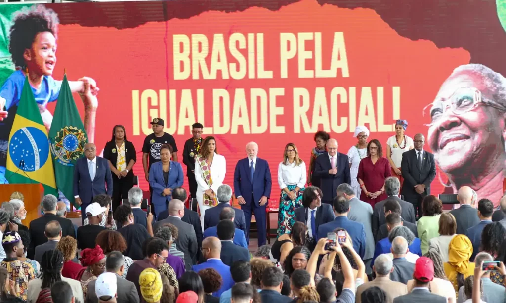 https://agenciabrasil.ebc.com.br/direitos-humanos/noticia/2023-11/igualdade-racial-lula-lanca-acoes-5-terras-quilombolas-sao-tituladas#