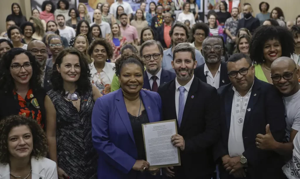 https://agenciabrasil.ebc.com.br/geral/noticia/2023-11/iphan-ira-reconhecer-quilombos-como-patrimonios-culturais#